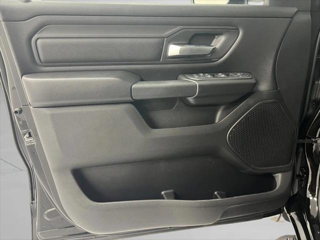 2026 Ram 1500 Express Crew Cab 4x4 5'7" Box