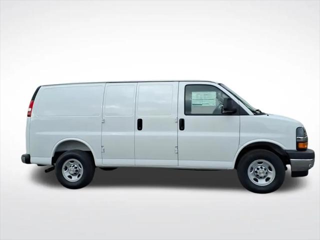 2026 Chevrolet Express Cargo Van 2500 Regular Wheelbase, WT, RWD