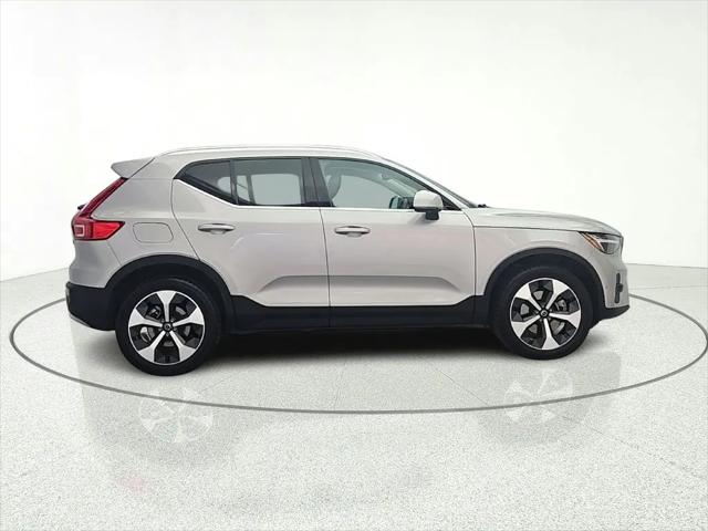 2024 Volvo XC40 B5 Plus Bright Theme