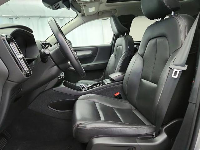 2024 Volvo XC40 B5 Plus Bright Theme