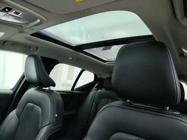 2024 Volvo XC40 B5 Plus Bright Theme