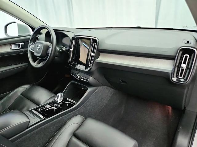 2024 Volvo XC40 B5 Plus Bright Theme