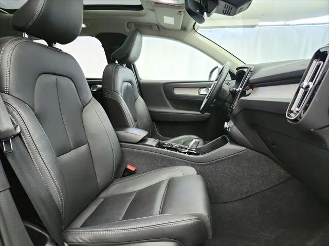 2024 Volvo XC40 B5 Plus Bright Theme