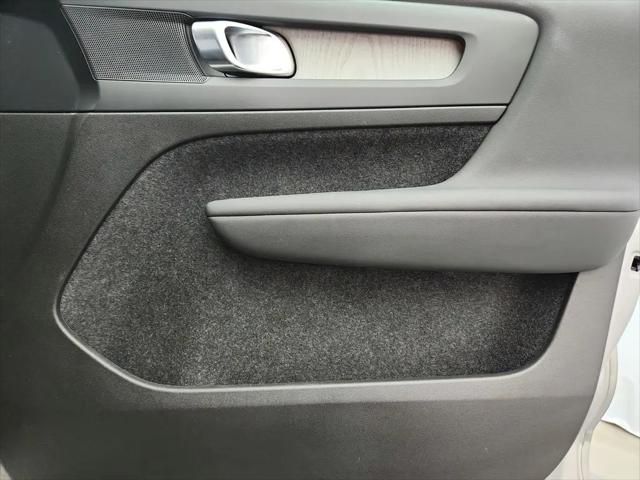 2024 Volvo XC40 B5 Plus Bright Theme