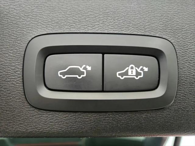 2024 Volvo XC40 B5 Plus Bright Theme