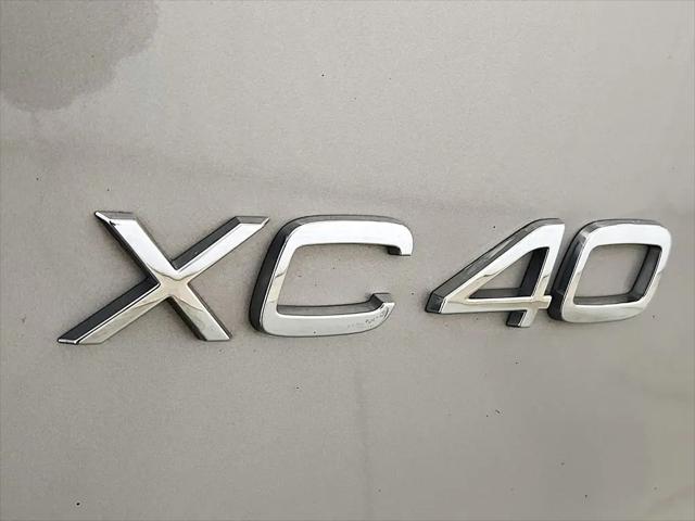 2024 Volvo XC40 B5 Plus Bright Theme