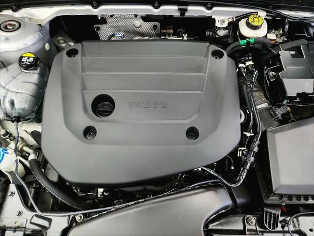 2024 Volvo XC40 B5 Plus Bright Theme