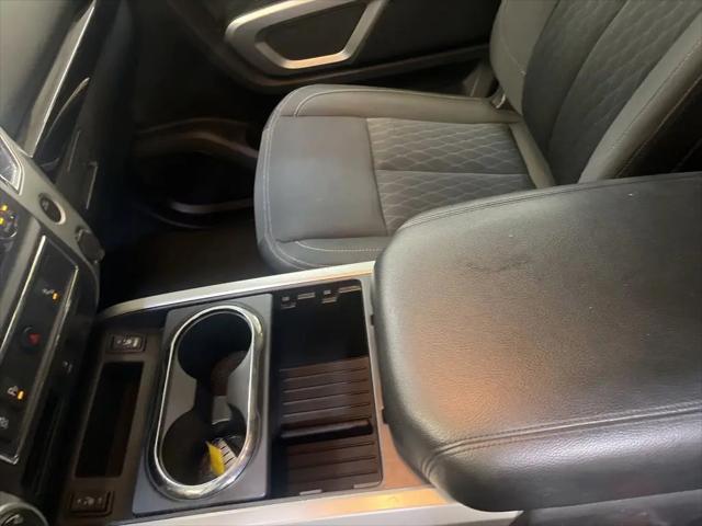 2017 Nissan Titan SV