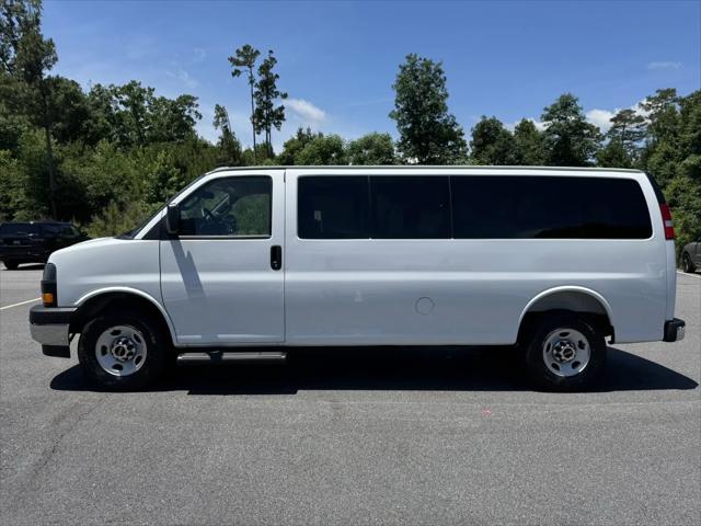 2025 GMC Savana Passenger RWD 3500 Extended Wheelbase LT