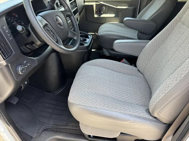 2025 GMC Savana Passenger RWD 3500 Extended Wheelbase LT