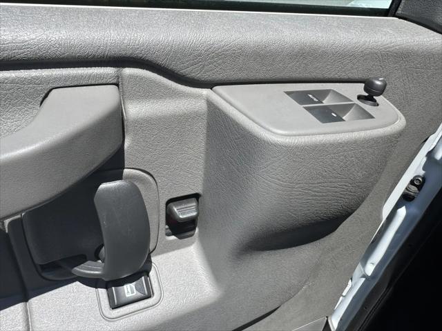 2025 GMC Savana Passenger RWD 3500 Extended Wheelbase LT
