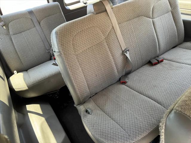 2025 GMC Savana Passenger RWD 3500 Extended Wheelbase LT