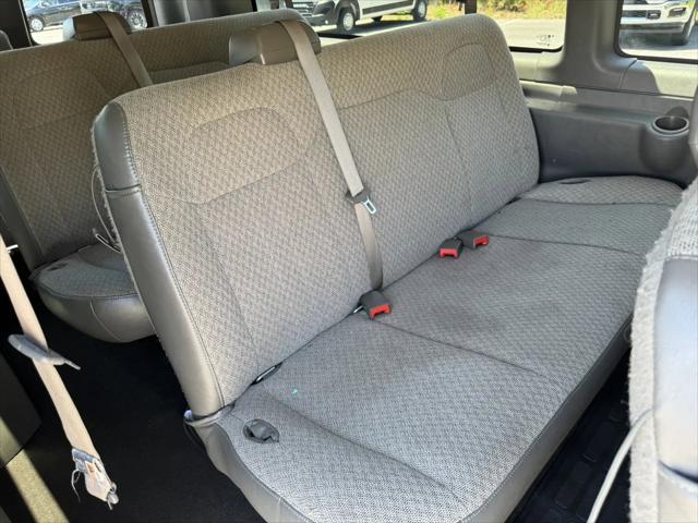 2025 GMC Savana Passenger RWD 3500 Extended Wheelbase LT