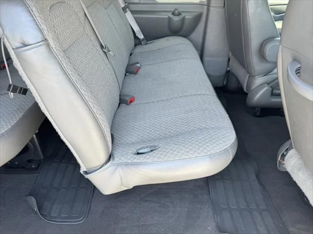 2025 GMC Savana Passenger RWD 3500 Extended Wheelbase LT