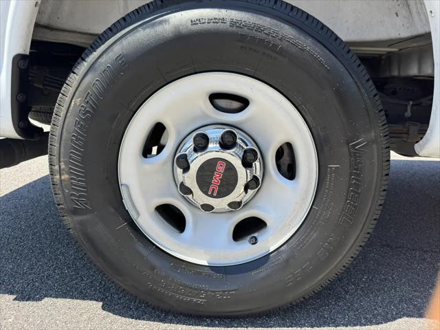 2025 GMC Savana Passenger RWD 3500 Extended Wheelbase LT