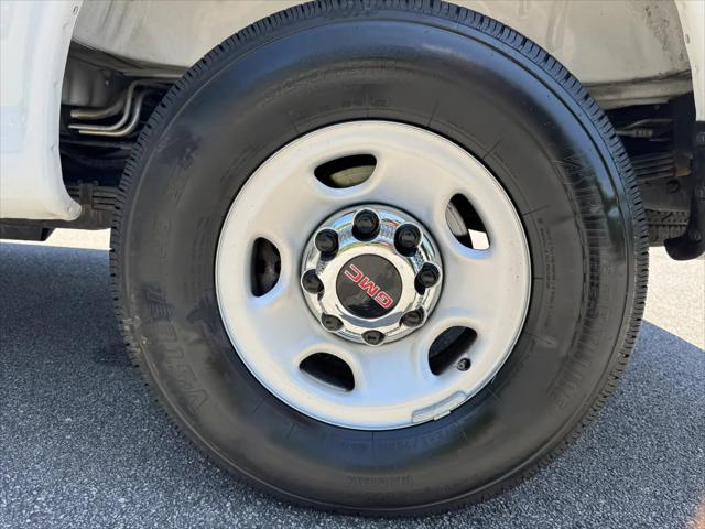 2025 GMC Savana Passenger RWD 3500 Extended Wheelbase LT