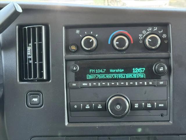 2025 GMC Savana Passenger RWD 3500 Extended Wheelbase LT