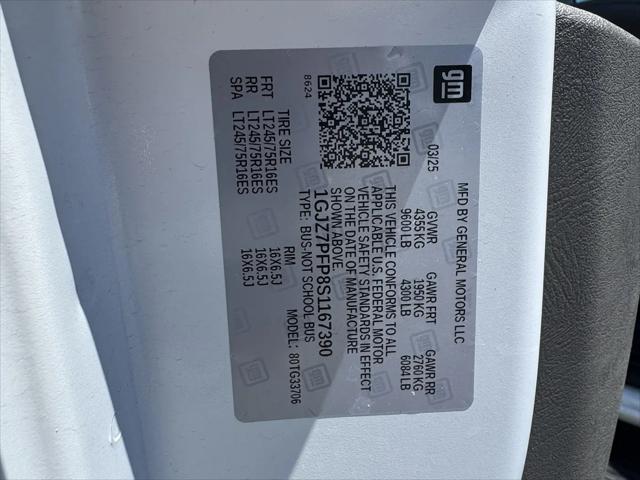 2025 GMC Savana Passenger RWD 3500 Extended Wheelbase LT