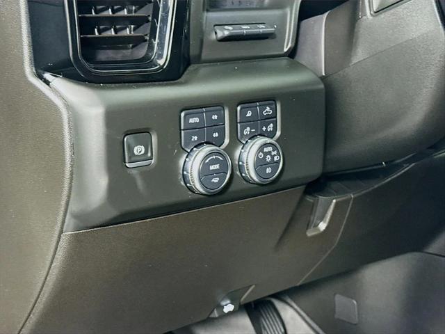 2025 GMC Sierra 2500HD 4WD Crew Cab Standard Bed AT4
