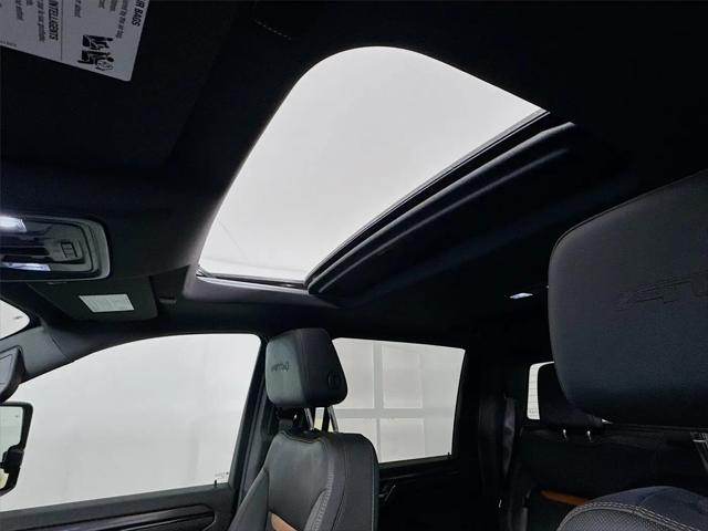 2025 GMC Sierra 2500HD 4WD Crew Cab Standard Bed AT4