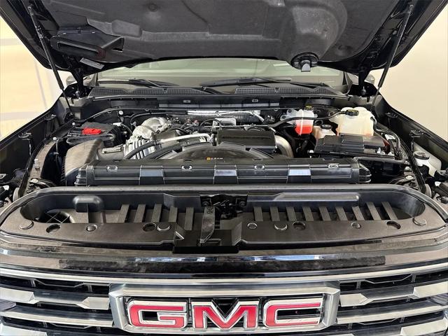 2025 GMC Sierra 2500HD 4WD Crew Cab Standard Bed AT4