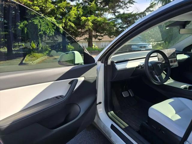 2022 Tesla Model Y Long Range Dual Motor All-Wheel Drive