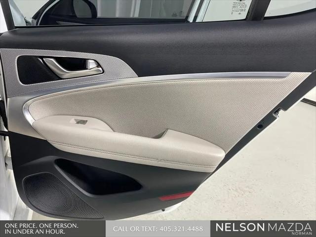 2022 Genesis G70 2.0T RWD