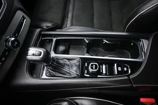 2017 Volvo XC90 T6 R-Design