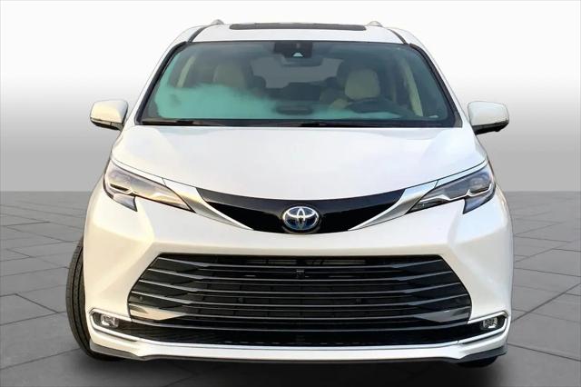 2025 Toyota Sienna Platinum