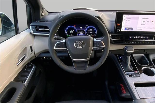 2025 Toyota Sienna Platinum