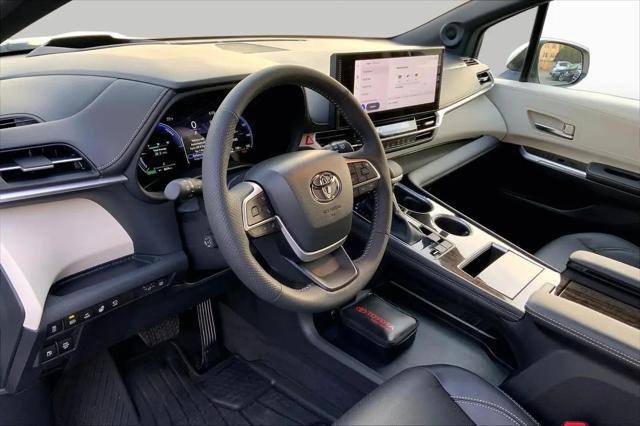 2025 Toyota Sienna Platinum