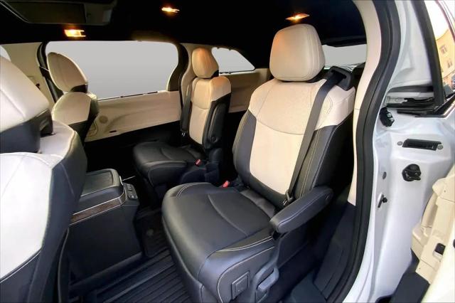 2025 Toyota Sienna Platinum