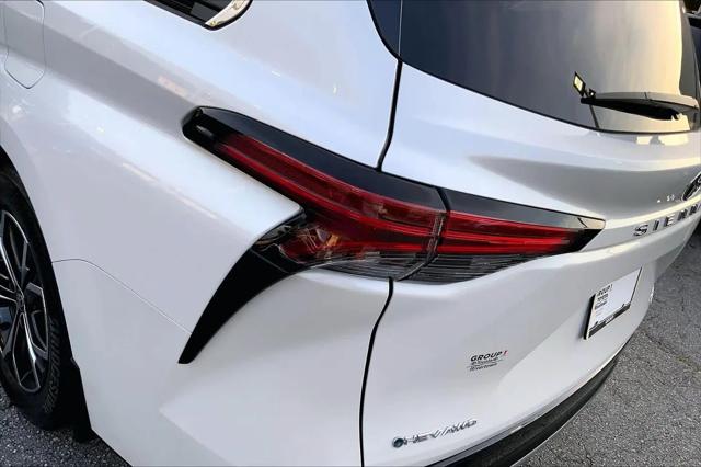 2025 Toyota Sienna Platinum