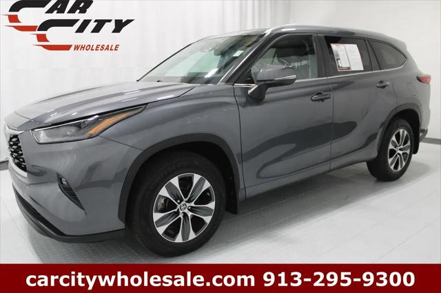 2023 Toyota Highlander XLE for sale in Shawnee, KS