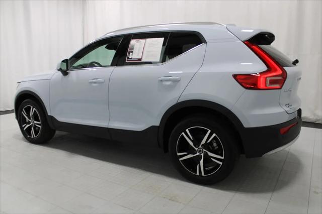 2025 Volvo XC40 B5 Core Bright Theme