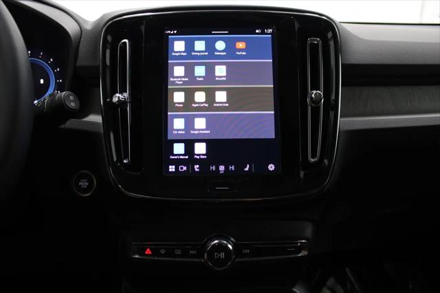 2025 Volvo XC40 B5 Core Bright Theme