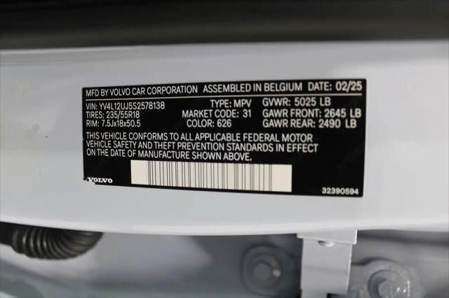 2025 Volvo XC40 B5 Core Bright Theme