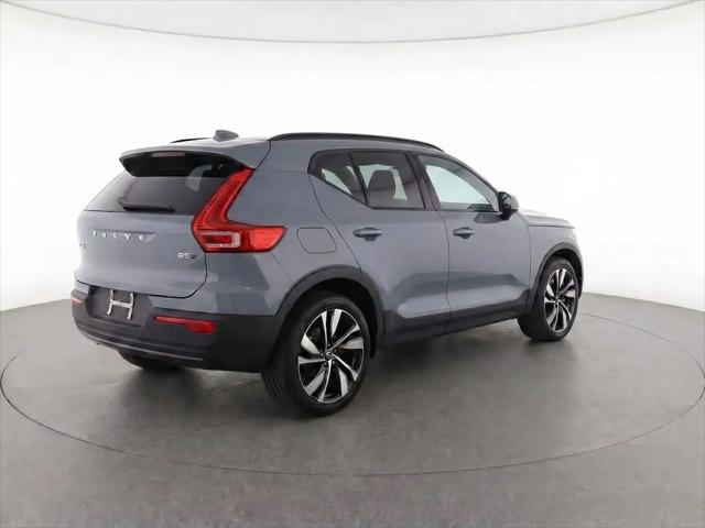 2024 Volvo XC40 B5 Plus Dark Theme