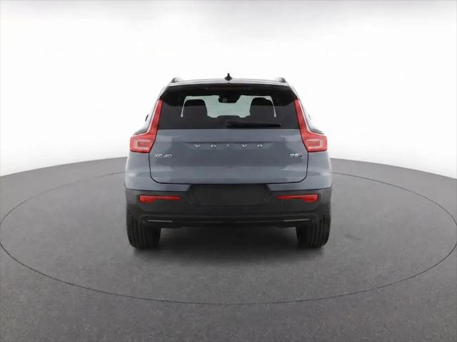 2024 Volvo XC40 B5 Plus Dark Theme