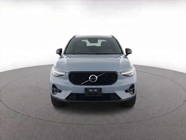 2024 Volvo XC40 B5 Plus Dark Theme