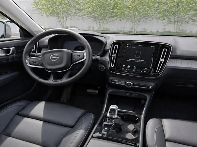 2024 Volvo XC40 B5 Plus Dark Theme