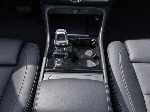 2024 Volvo XC40 B5 Plus Dark Theme