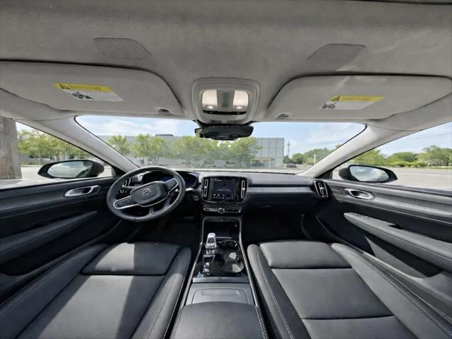 2024 Volvo XC40 B5 Plus Dark Theme
