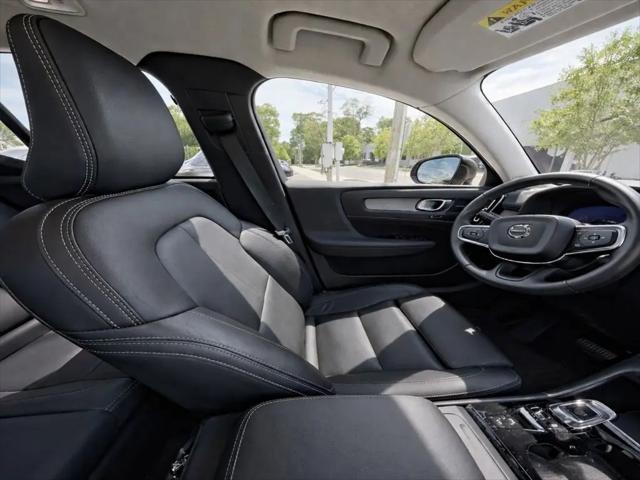 2024 Volvo XC40 B5 Plus Dark Theme