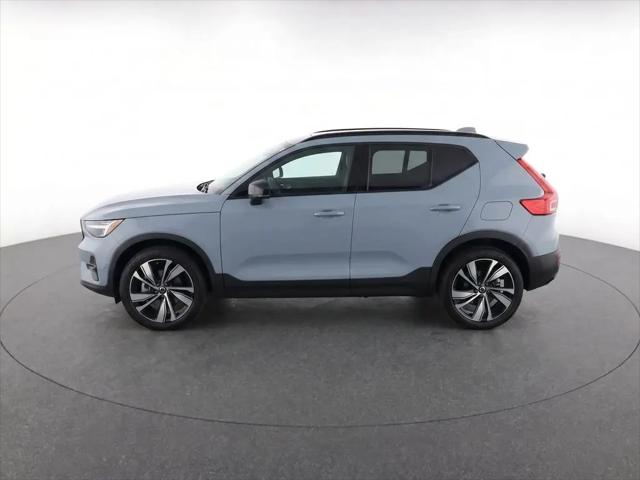 2024 Volvo XC40 B5 Plus Dark Theme