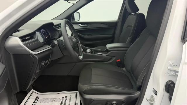 2025 Jeep Grand Cherokee Laredo X 4x4