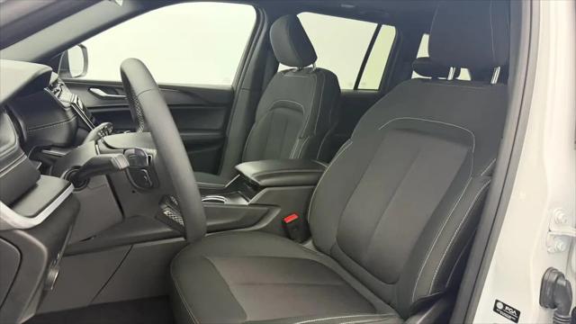 2025 Jeep Grand Cherokee Laredo X 4x4