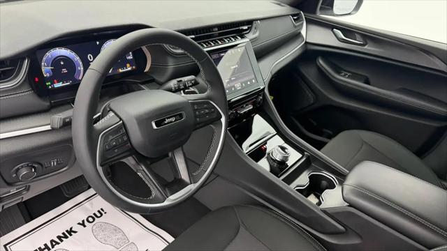 2025 Jeep Grand Cherokee Laredo X 4x4