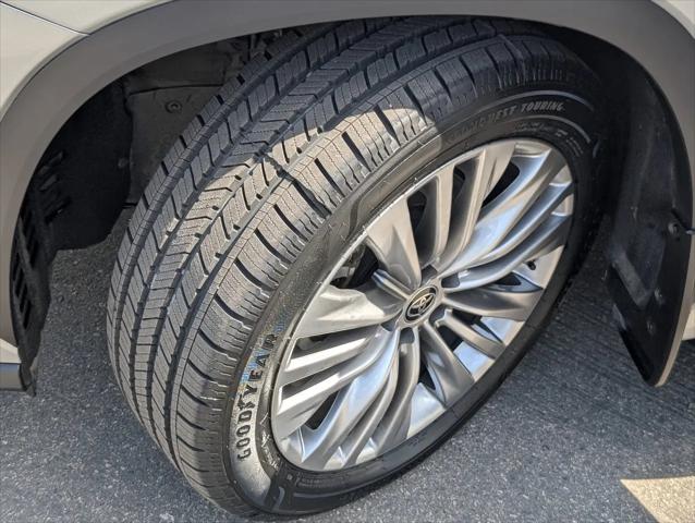 2023 Toyota Highlander Platinum