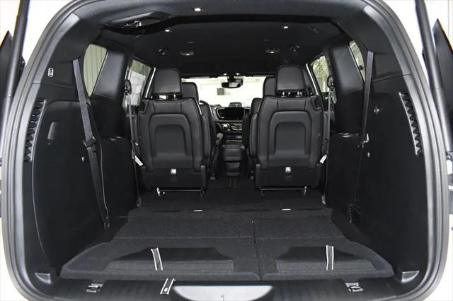 2027 Chrysler Pacifica Select